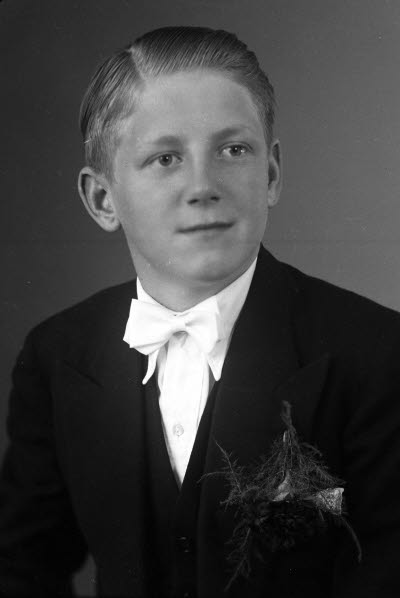 Porträtt av en pojke. Ateljefoto.