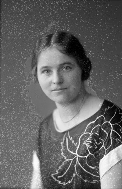 Porträtt av en dam. Ateljefoto.