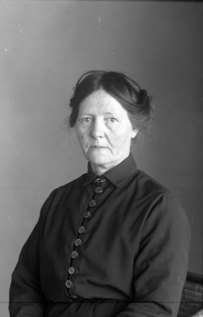 Porträtt av en dam. Ateljefoto.