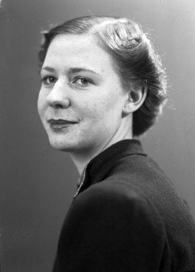 Porträtt av en dam. Ateljefoto.