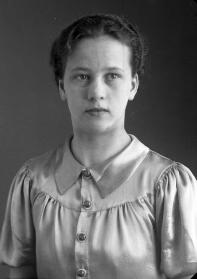 Porträtt av en dam. Ateljefoto.