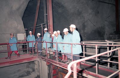 Näringsminister Per Westerberg på besök hos LKAB i Malmberget 1994-08-16.