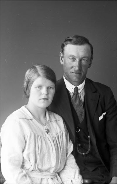 Porträtt av ett par. Ateljefoto.