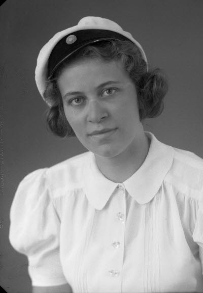 Porträtt av en flicka. Ateljefoto.