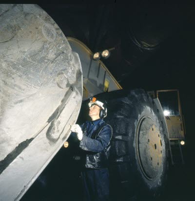 Reparetör; Eriksson vid bison maskin.