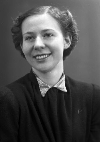 Porträtt av en dam. Ateljefoto.