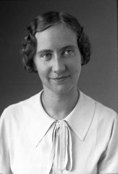 Porträtt av en dam. Ateljefoto.