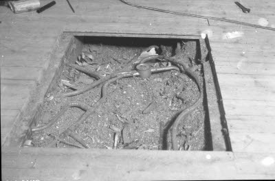 Golvbrunn; vattenledningsrör; mätare eller rensningsbrunn.