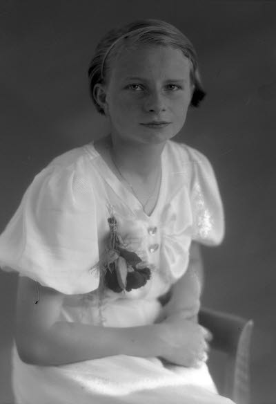 Porträtt av en flicka. Ateljefoto.