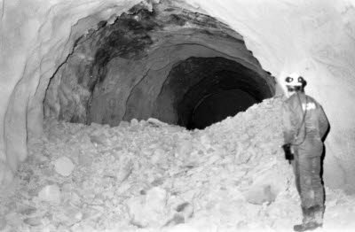 Natten mot den 9 mars 1993. Genomslag i snedbana 600-815 m nivån,730 m.avv,t.h.i bild Jan Olsson.