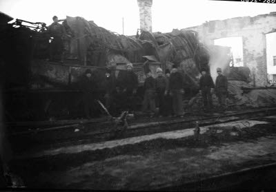 Lokstall under byggnation.