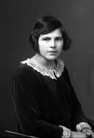 Porträtt av en dam. Ateljefoto.