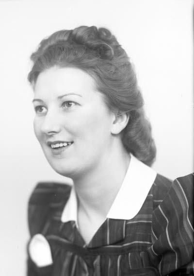 Porträtt av en dam. Ateljefoto.