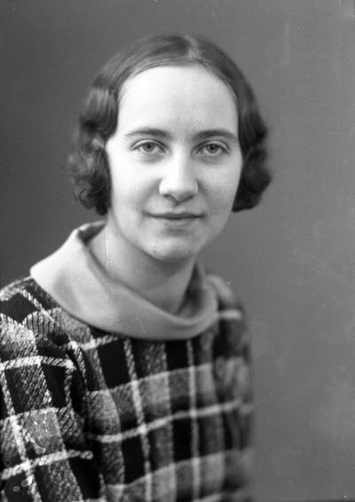 Porträtt av en dam. Ateljefoto.