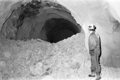 Natten mot den 9 mars 1993. Genomslag i snedbana 600-815 m nivån,730 m.avv,t.h.i bild Jan Olsson.