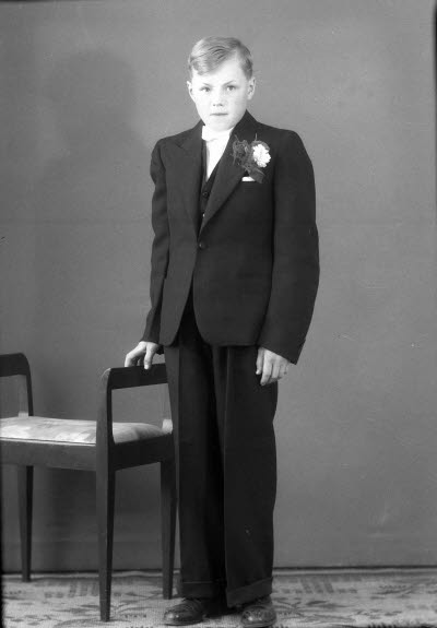 Porträtt av en pojke. Ateljefoto.