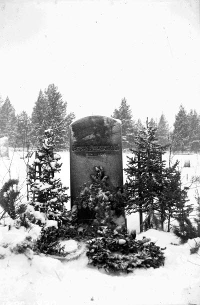 Kyrkogård; begravningsplats; gravsten: Emelie Abrahamsson (1854 - 1922). 