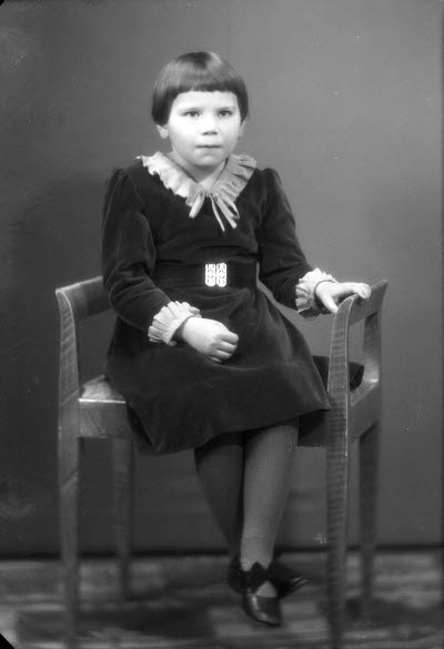 Porträtt av en flicka. Ateljefoto.