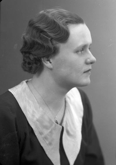 Porträtt av en dam. Ateljefoto.