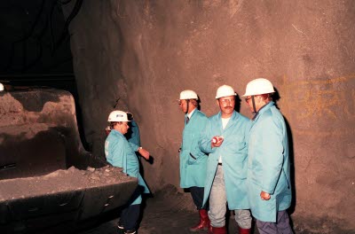 Näringsminister Per Westerberg på besök hos LKAB i Malmberget 1994-08-16.