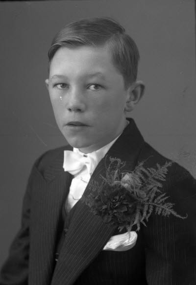 Porträtt av en pojke. Ateljefoto.