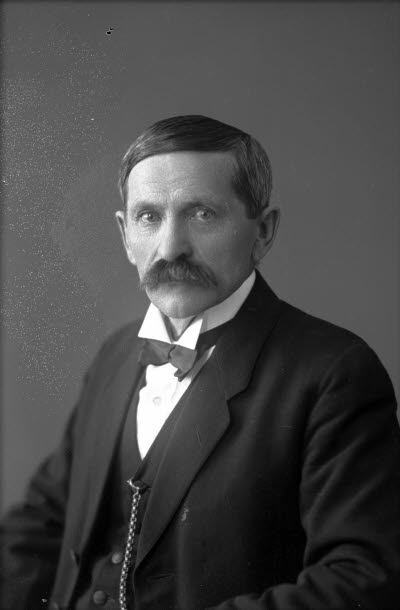 Porträtt av en herre. Ateljefoto.