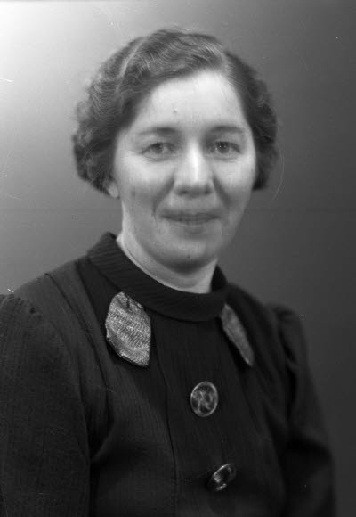 Porträtt av en dam. Ateljefoto.