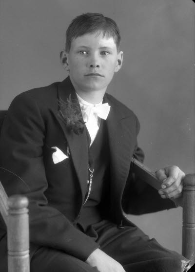 Porträtt av en pojke. Ateljefoto.