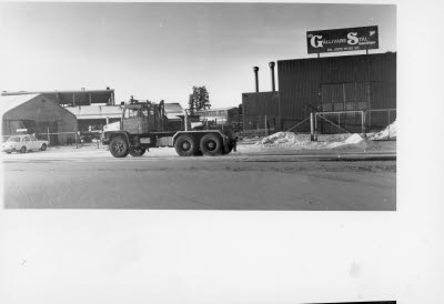 AB Gällivare Stålkonstruktioner. Mekanik, verkstad, industriområde, lastbil.