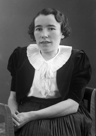 Porträtt av en dam. Ateljefoto.