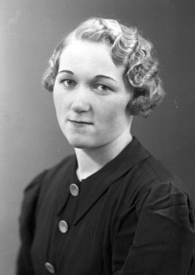 Porträtt av en dam. Ateljefoto.