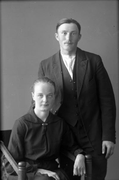 Porträtt av ett par. Ateljefoto.