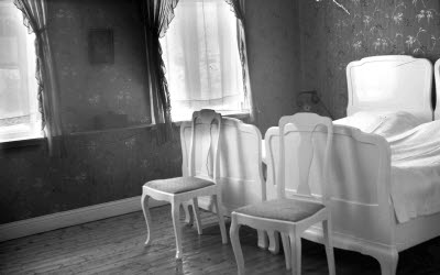 Rum; sovrum; interiör.