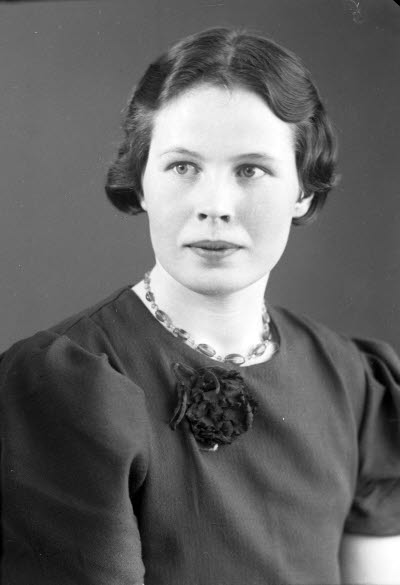 Porträtt av en dam. Ateljefoto.