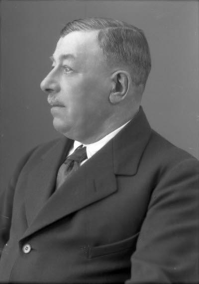 Porträtt av en herre. Ateljefoto.