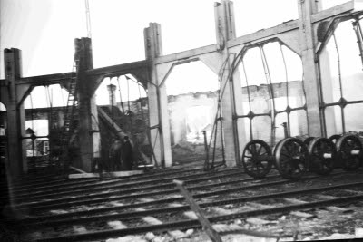 Lokstall under byggnation.