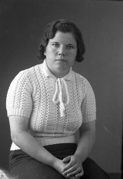 Porträtt av en dam. Ateljefoto.