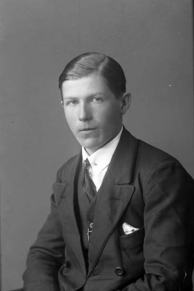 Porträtt av en herre. Ateljefoto.