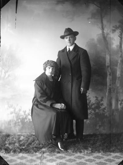 Porträtt av ett par. Ateljefoto.