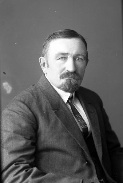 Porträtt av en herre. Ateljefoto.