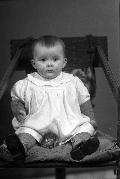 Porträtt av ett barn. Ateljefoto.