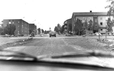 Korsningen Lasarettsgatan/Parkgatan, Gällivare, mot Centrum.