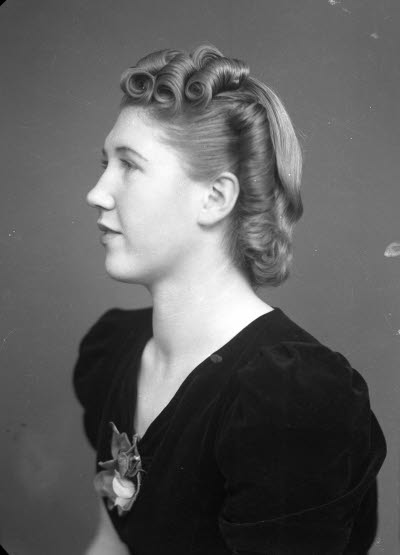 Porträtt av en dam. Ateljefoto.