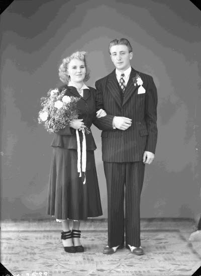 Porträtt av ett brudpar.