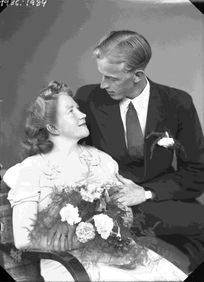 Porträtt av ett brudpar.