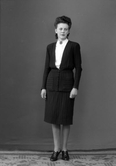 Porträtt av en dam. Ateljefoto.