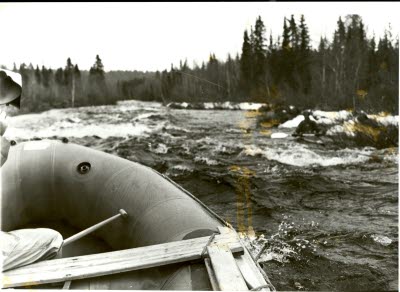 Forsränning. Gummibåt.