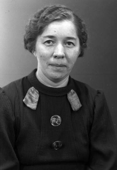 Porträtt av en dam. Ateljefoto.