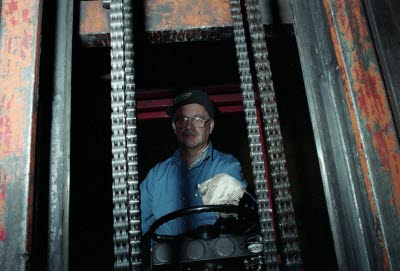 Bosse Eriksson, truckförare på mekaniskaverkstan 1994-04-19.