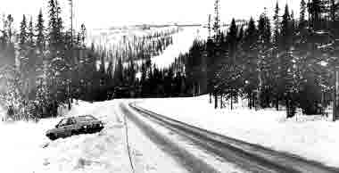 Dundretvägen; väg till Dundret, Gällivare. Bil. Bilväg.